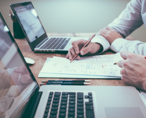 Why Choose a Local Independent Insurance Agency Over a Large Corporate Broker